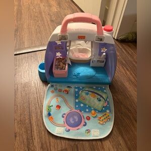 Fisher Price Little People Cuddle and Play Nursery Carrying Case mini Baby Doll